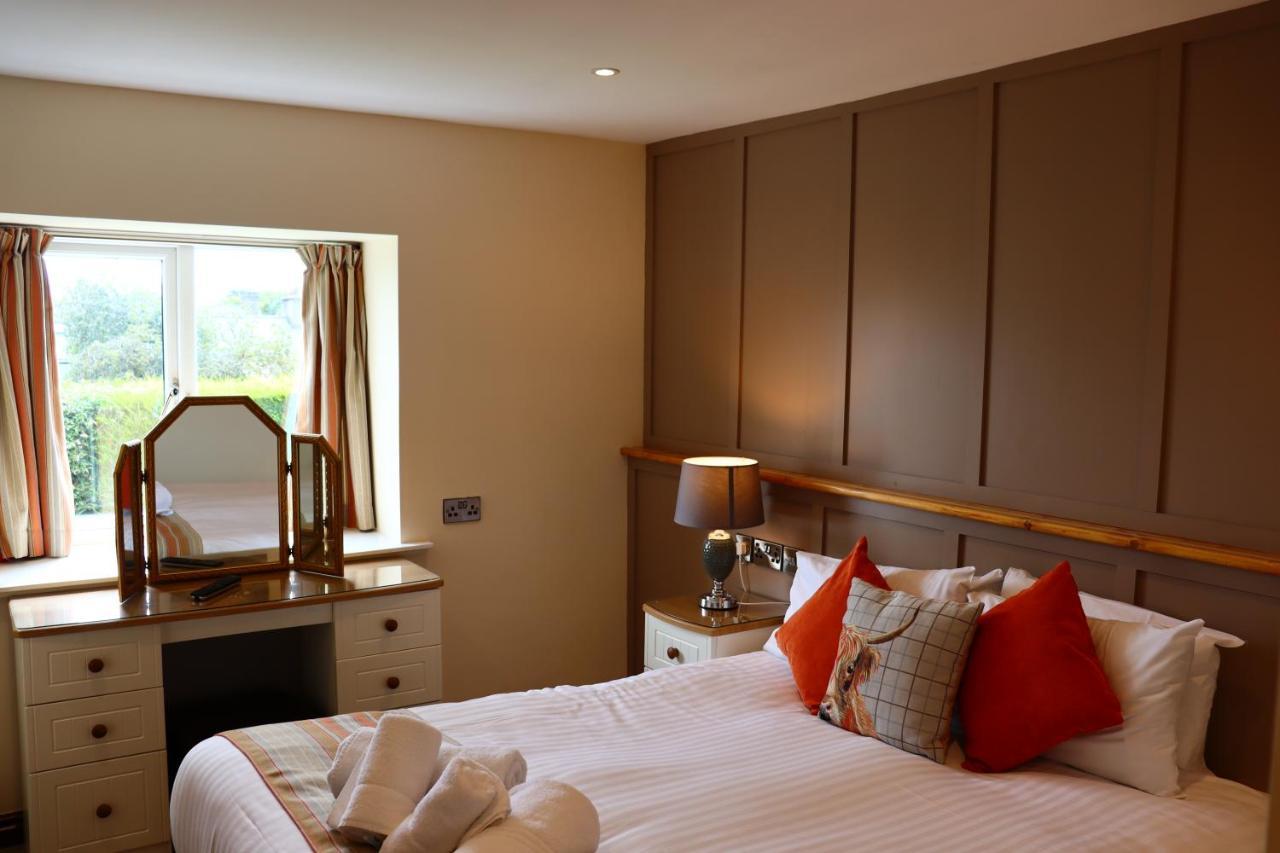 Lion Hotel & Studio Apartments Criccieth Exteriör bild