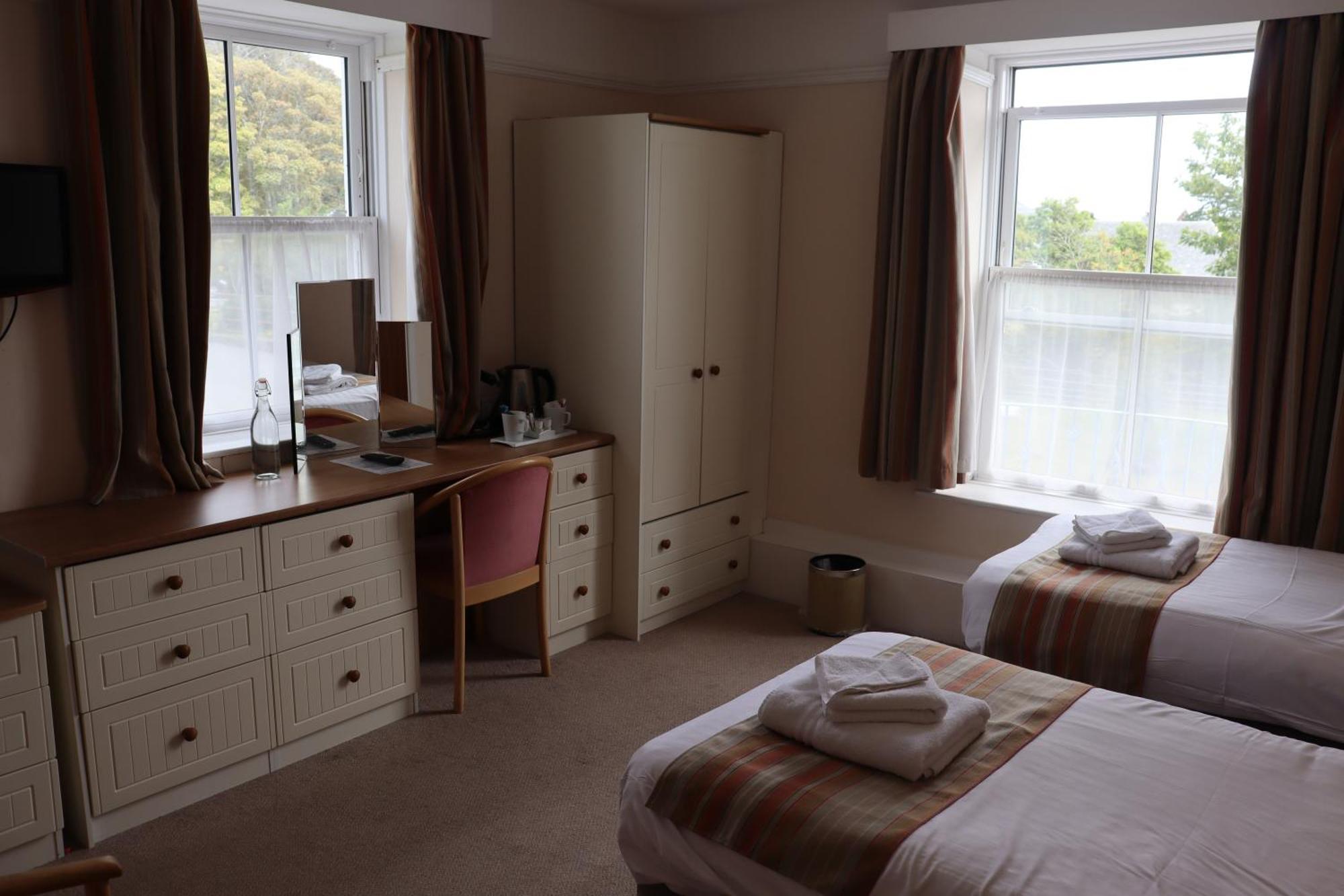 Lion Hotel & Studio Apartments Criccieth Exteriör bild