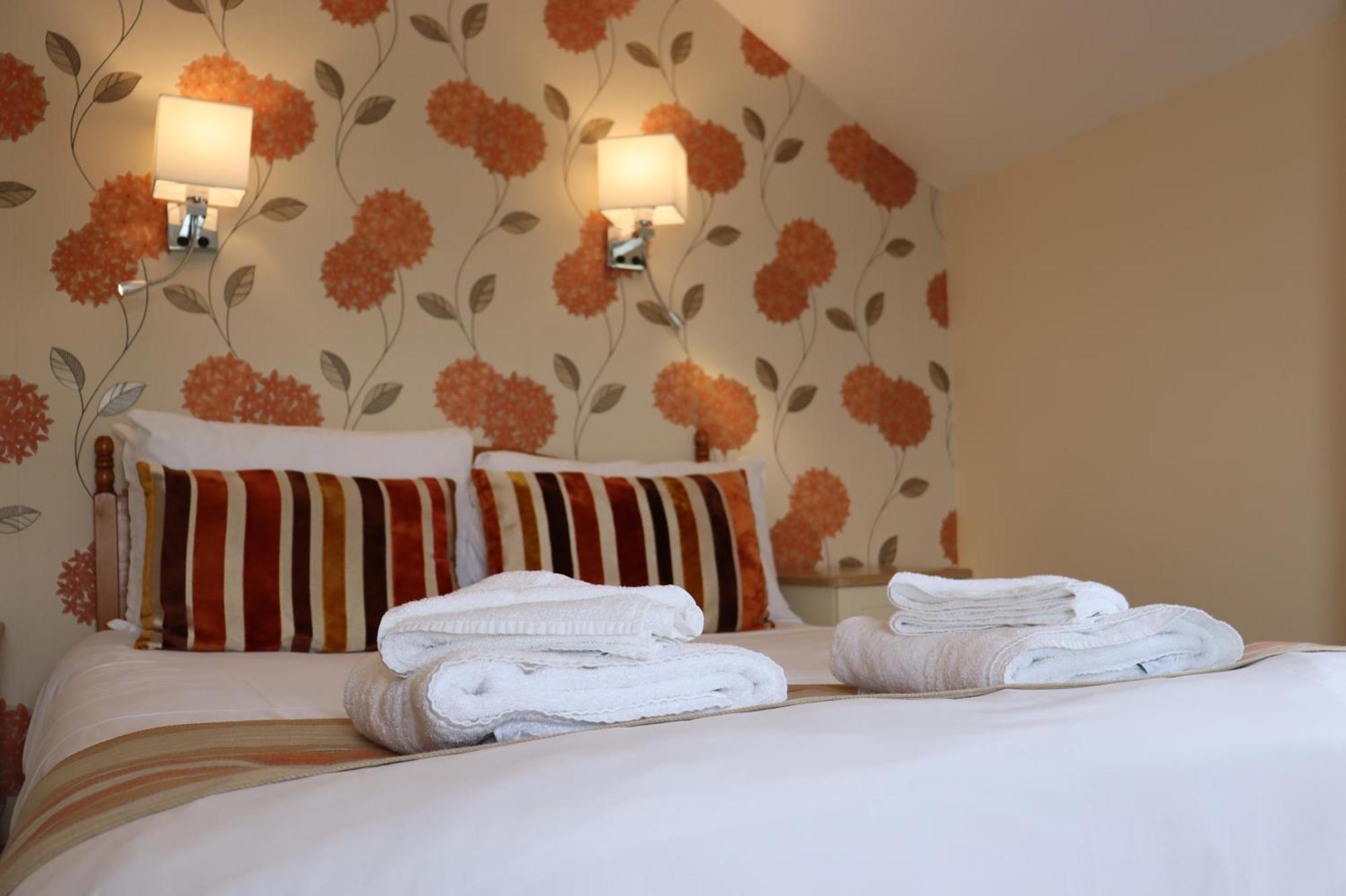 Lion Hotel & Studio Apartments Criccieth Exteriör bild