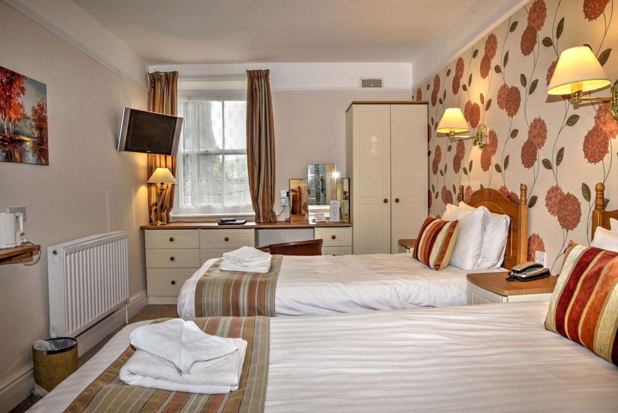 Lion Hotel & Studio Apartments Criccieth Exteriör bild