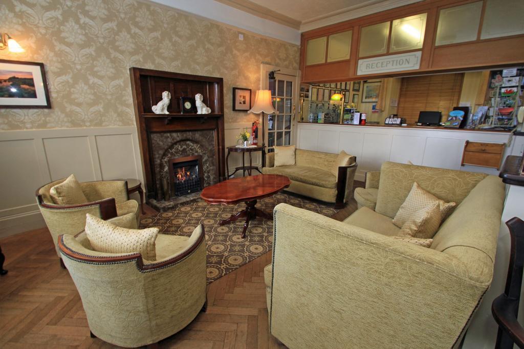 Lion Hotel & Studio Apartments Criccieth Exteriör bild