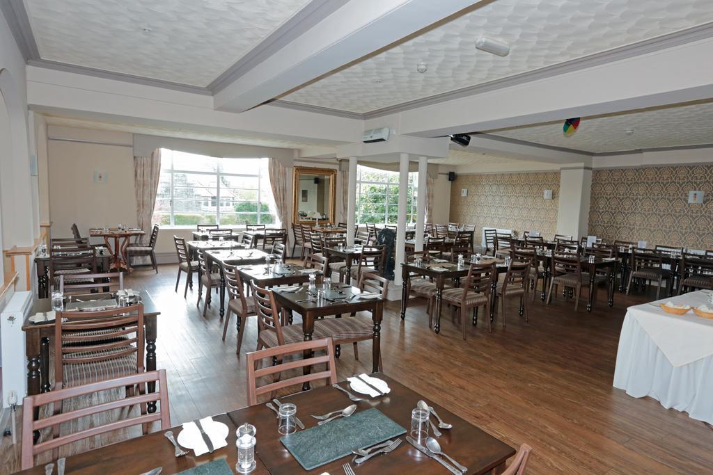 Lion Hotel & Studio Apartments Criccieth Exteriör bild