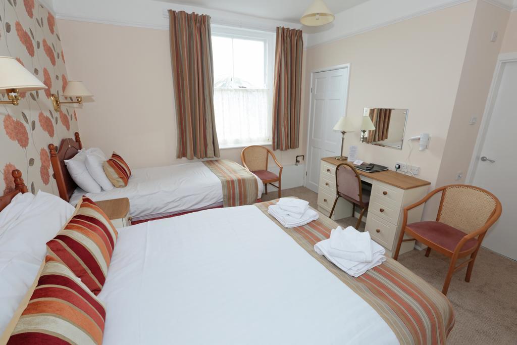 Lion Hotel & Studio Apartments Criccieth Exteriör bild