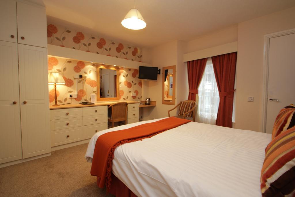 Lion Hotel & Studio Apartments Criccieth Exteriör bild