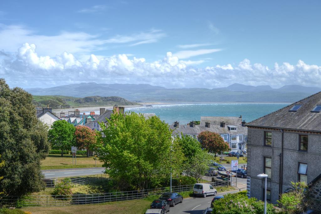 Lion Hotel & Studio Apartments Criccieth Exteriör bild