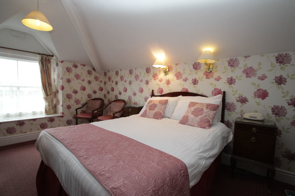Lion Hotel & Studio Apartments Criccieth Exteriör bild