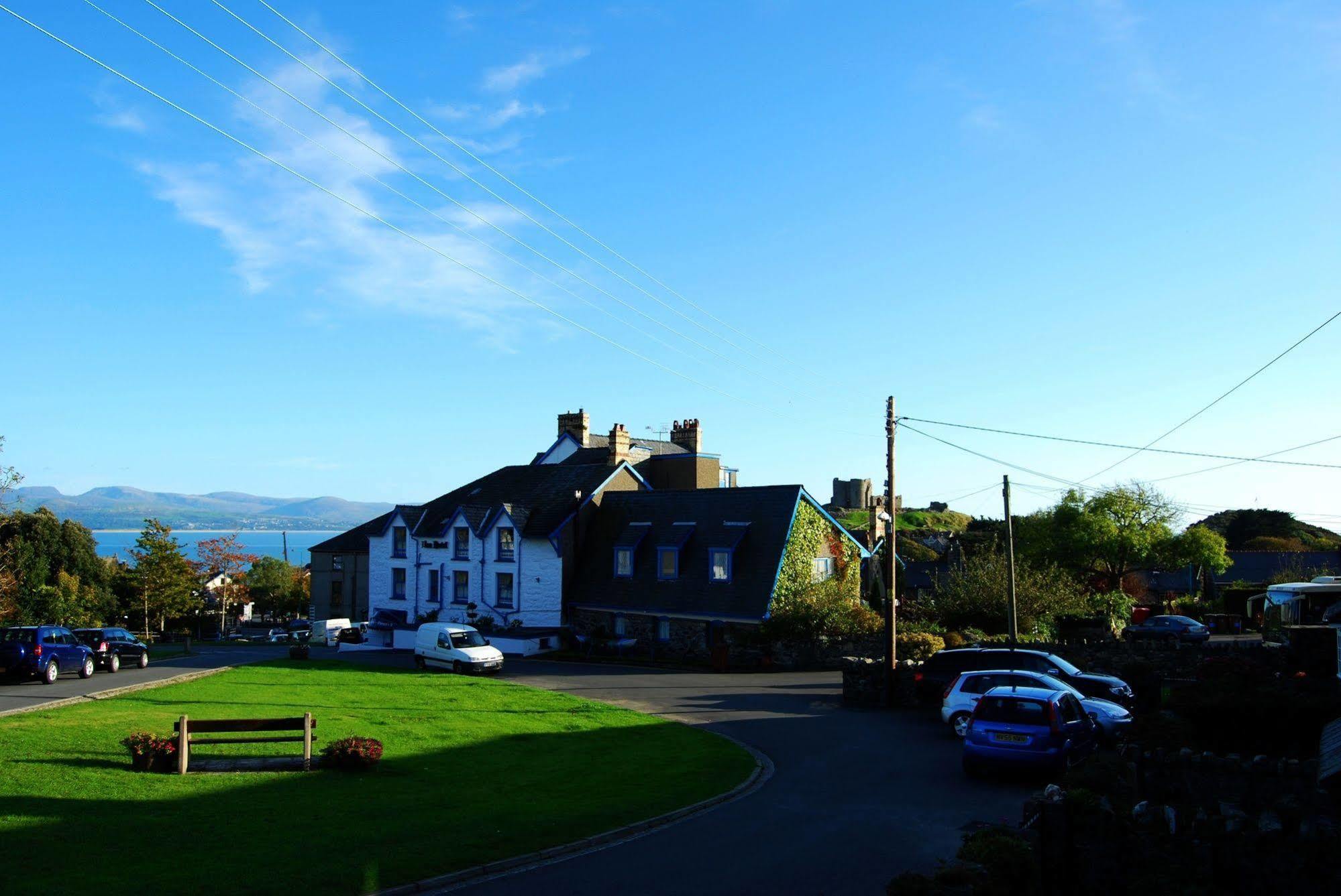Lion Hotel & Studio Apartments Criccieth Exteriör bild