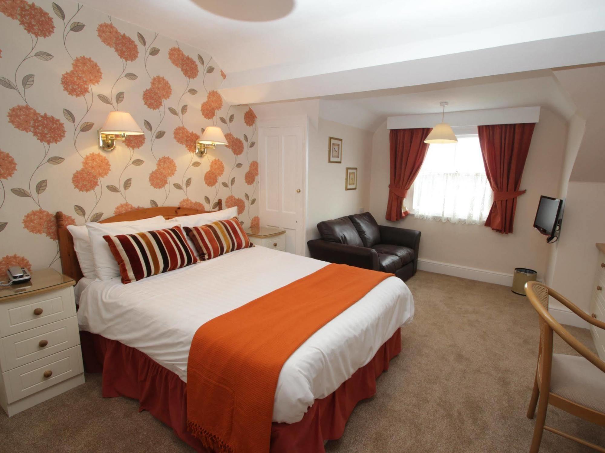 Lion Hotel & Studio Apartments Criccieth Exteriör bild