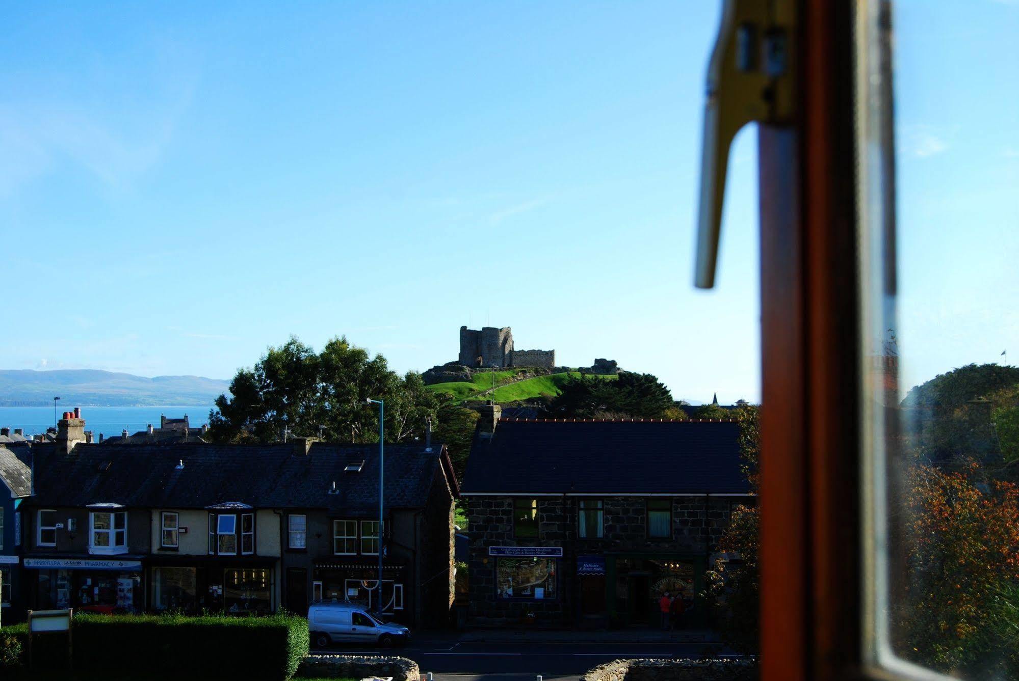 Lion Hotel & Studio Apartments Criccieth Exteriör bild
